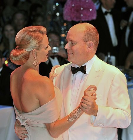 Chuyện 'nàng tiên cá' thời hiện đại trở thành Vương phi xứ sở Monaco quyền lực