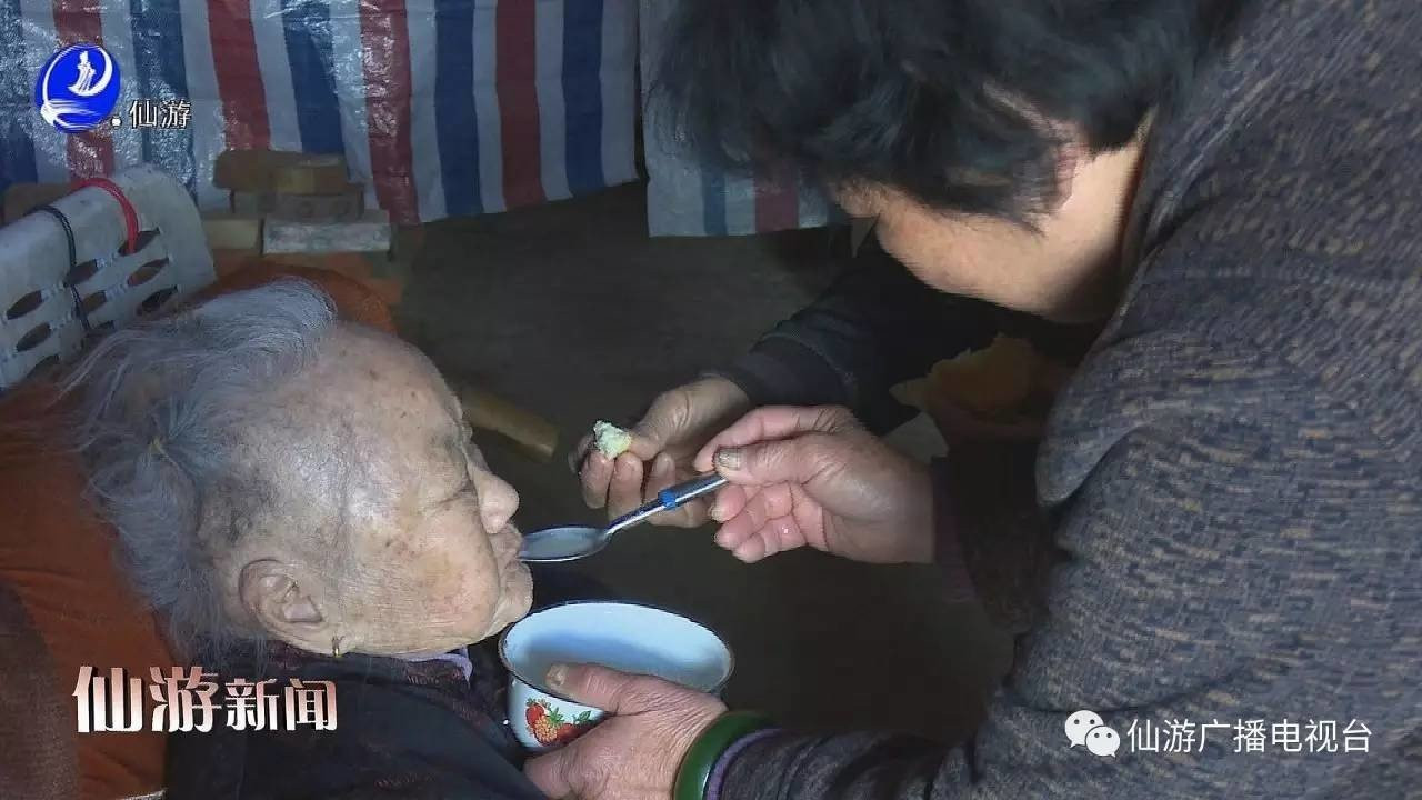 Người con dâu kính hiếu với mẹ chồng khiến ai cũng xúc động