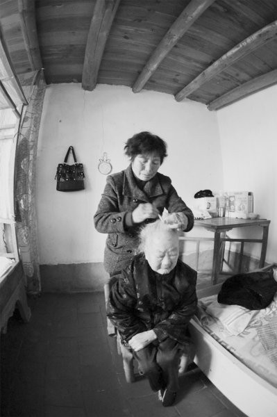 Người con dâu kính hiếu với mẹ chồng khiến ai cũng xúc động