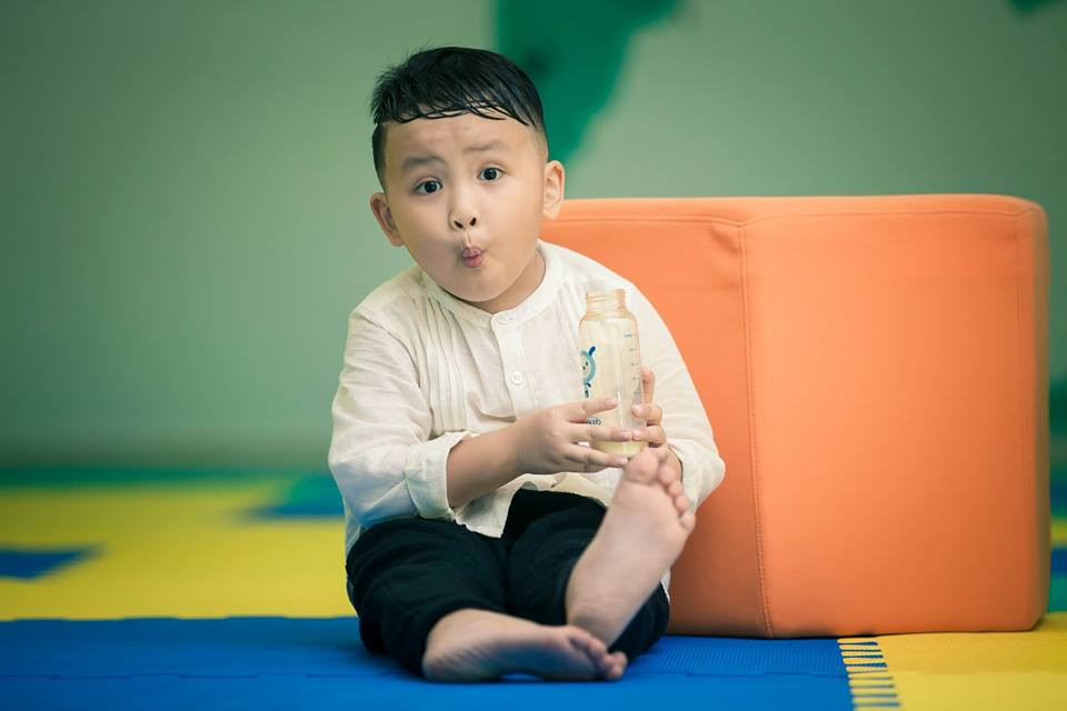 Dân mạng bị 'đốn tim' bởi chàng trai 5 tuổi của 'Bố ơi mình đi đâu thế'