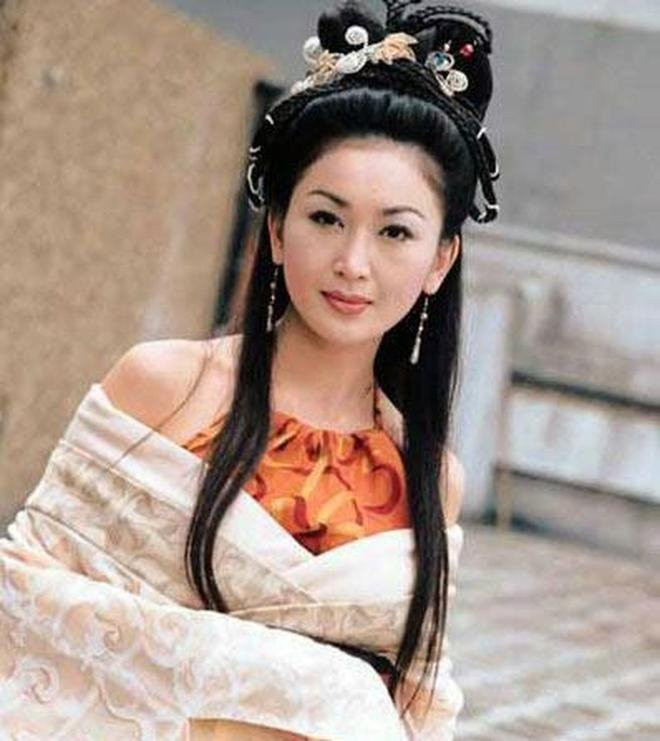 Bí quyết để 'Đắc Kỷ' Ôn Bích Hà vẫn rất trẻ trung ở tuổi 51