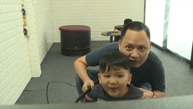 Dân mạng bị 'đốn tim' bởi chàng trai 5 tuổi của 'Bố ơi mình đi đâu thế'