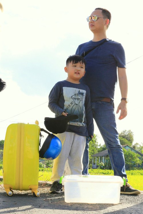 Dân mạng bị 'đốn tim' bởi chàng trai 5 tuổi của 'Bố ơi mình đi đâu thế'