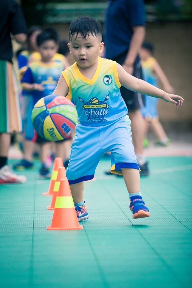 Dân mạng bị 'đốn tim' bởi chàng trai 5 tuổi của 'Bố ơi mình đi đâu thế'