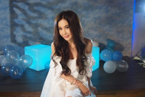 Bí quyết để 'Đắc Kỷ' Ôn Bích Hà vẫn rất trẻ trung ở tuổi 51