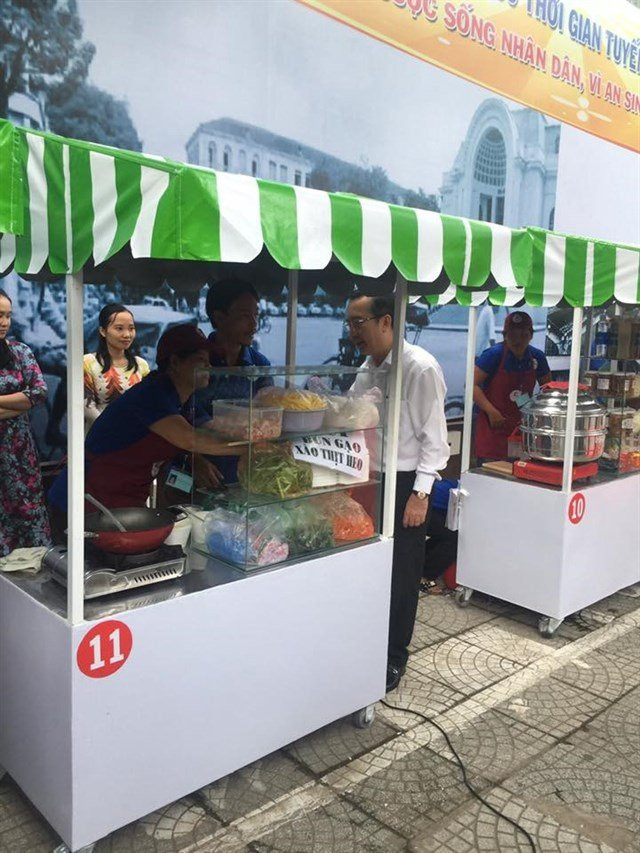 Chính thức khai trương phố hàng rong đầu tiên tại quận 1, TPHCM