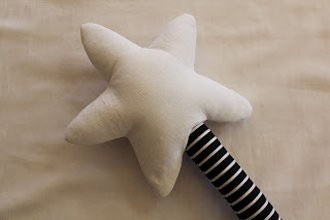 Mẹ khéo tay tự làm đũa thần tiên cho bé chơi Trung Thu