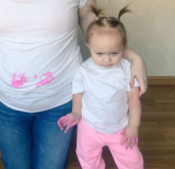 Chết cười với biểu cảm 'khó đỡ' của các bé khi mẹ sinh thêm em