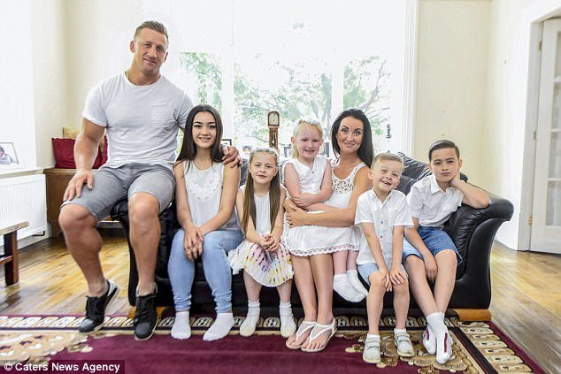 Phép màu kỳ diệu với người mẹ trẻ bị chồng bỏ rơi khi bại liệt