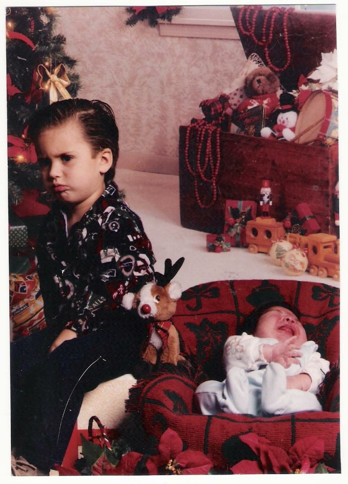 Chết cười với biểu cảm 'khó đỡ' của các bé khi mẹ sinh thêm em