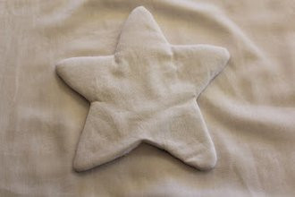 Mẹ khéo tay tự làm đũa thần tiên cho bé chơi Trung Thu