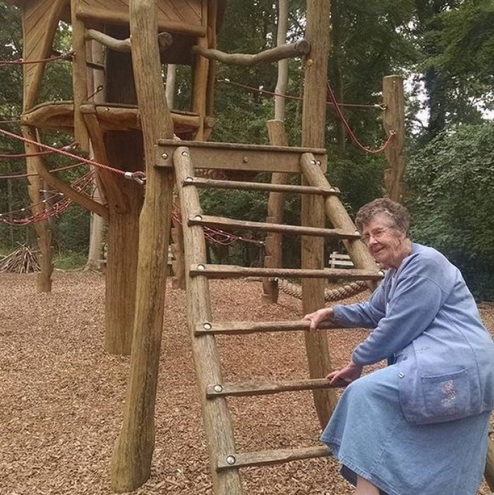 Cụ ông trở thành 'người chồng tuyệt vời nhất Instagram' bởi loạt ảnh 'vợ là nhất'