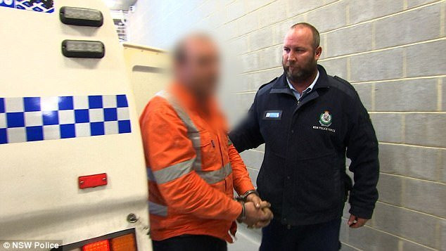 Kiểm tra điện thoại, vợ chết lặng phát hiện những bức hình tố cáo tội ác chồng