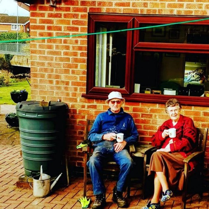 Cụ ông trở thành 'người chồng tuyệt vời nhất Instagram' bởi loạt ảnh 'vợ là nhất'