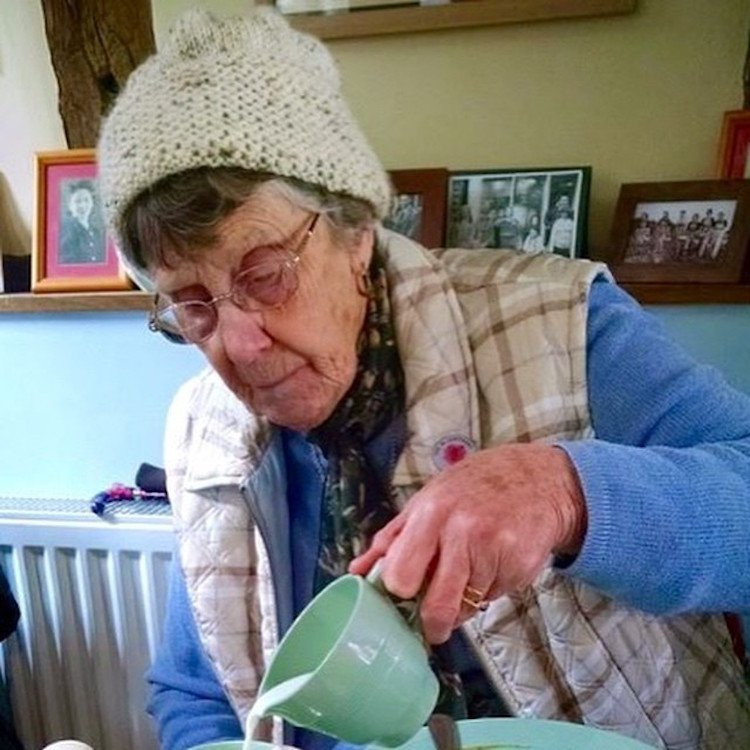 Cụ ông trở thành 'người chồng tuyệt vời nhất Instagram' bởi loạt ảnh 'vợ là nhất'