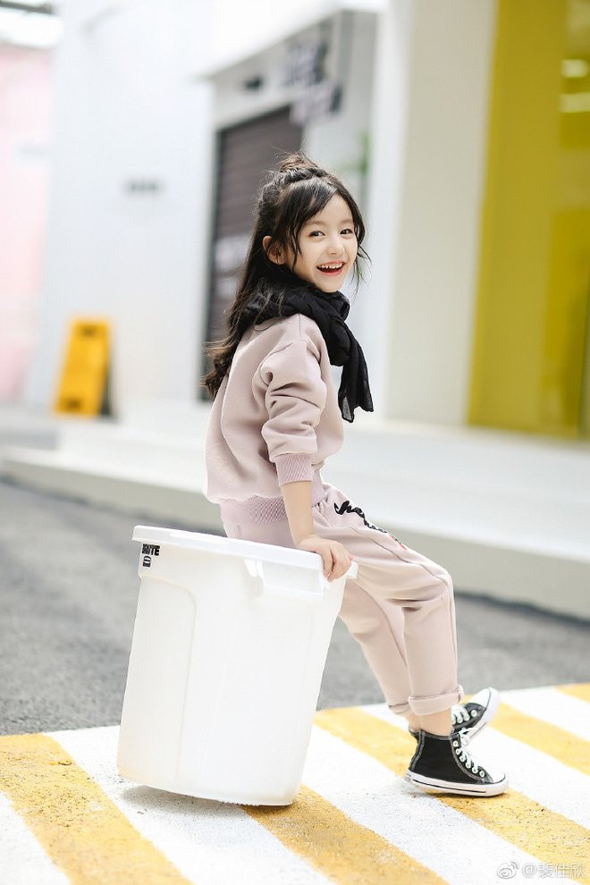 Tan chảy trước vẻ đẹp như thiên thần của 'tiểu mỹ nhân' Trung Hoa