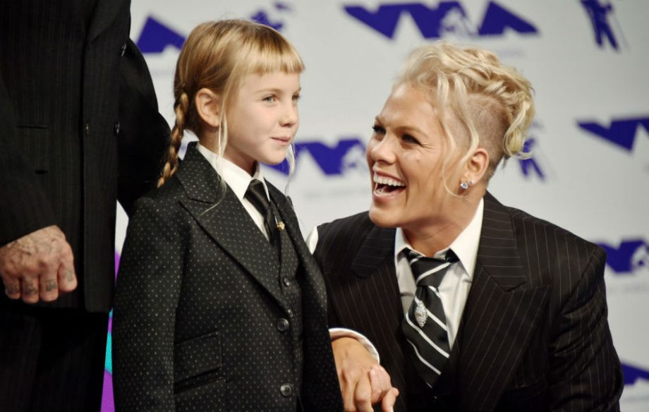 Pink - bà mẹ yêu thương con đến tận cùng