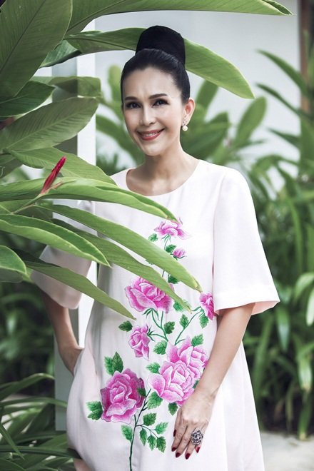 Ngưỡng mộ hạnh phúc viên mãn của 'Người đàn bà không tuổi' Diễm My