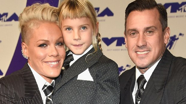 Pink - bà mẹ yêu thương con đến tận cùng