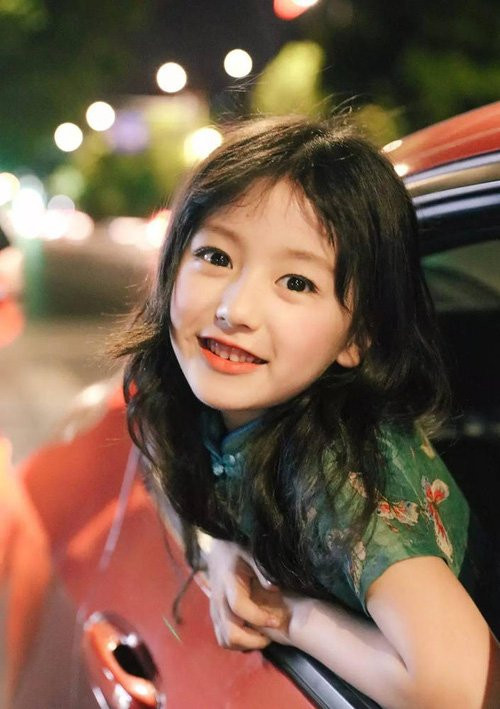 Tan chảy trước vẻ đẹp như thiên thần của 'tiểu mỹ nhân' Trung Hoa