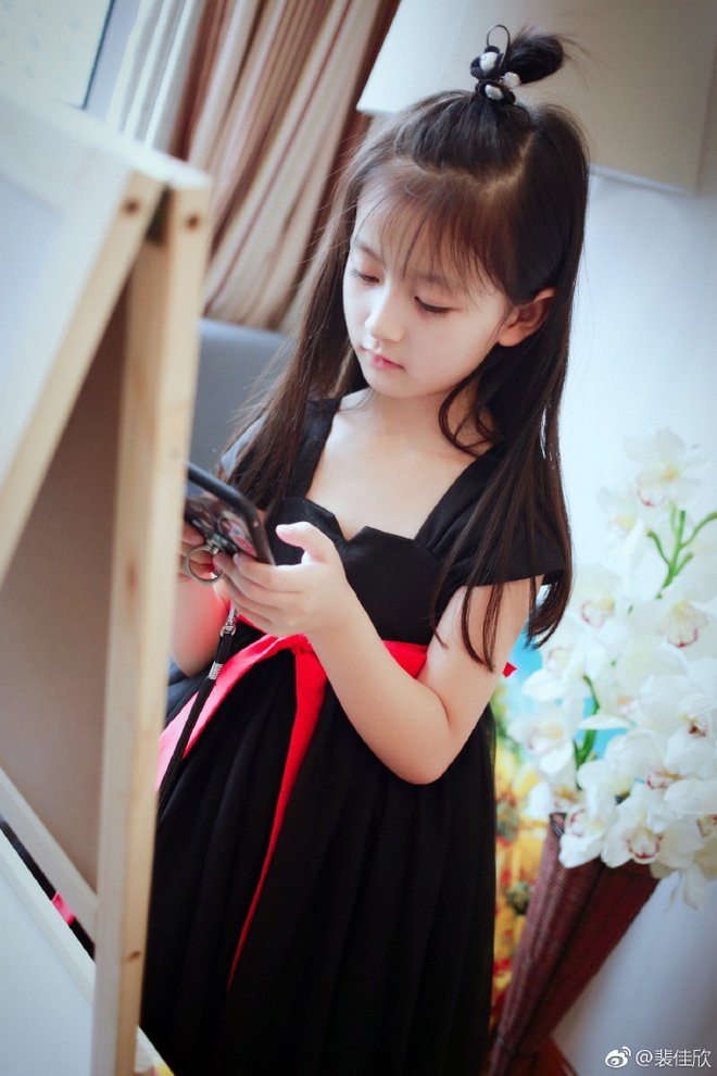 Tan chảy trước vẻ đẹp như thiên thần của 'tiểu mỹ nhân' Trung Hoa