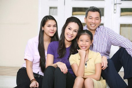 Ngưỡng mộ hạnh phúc viên mãn của 'Người đàn bà không tuổi' Diễm My