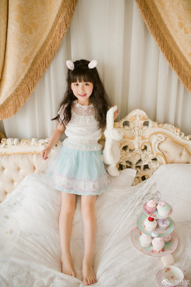 Tan chảy trước vẻ đẹp như thiên thần của 'tiểu mỹ nhân' Trung Hoa