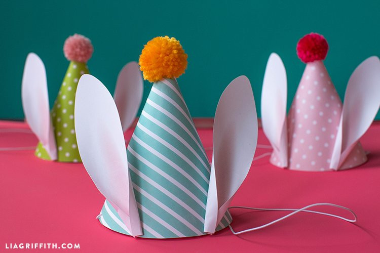 Chỉ với giấy màu, mẹ làm ngay mũ thỏ Bunny xinh xắn cho bé đi chơi trung thu