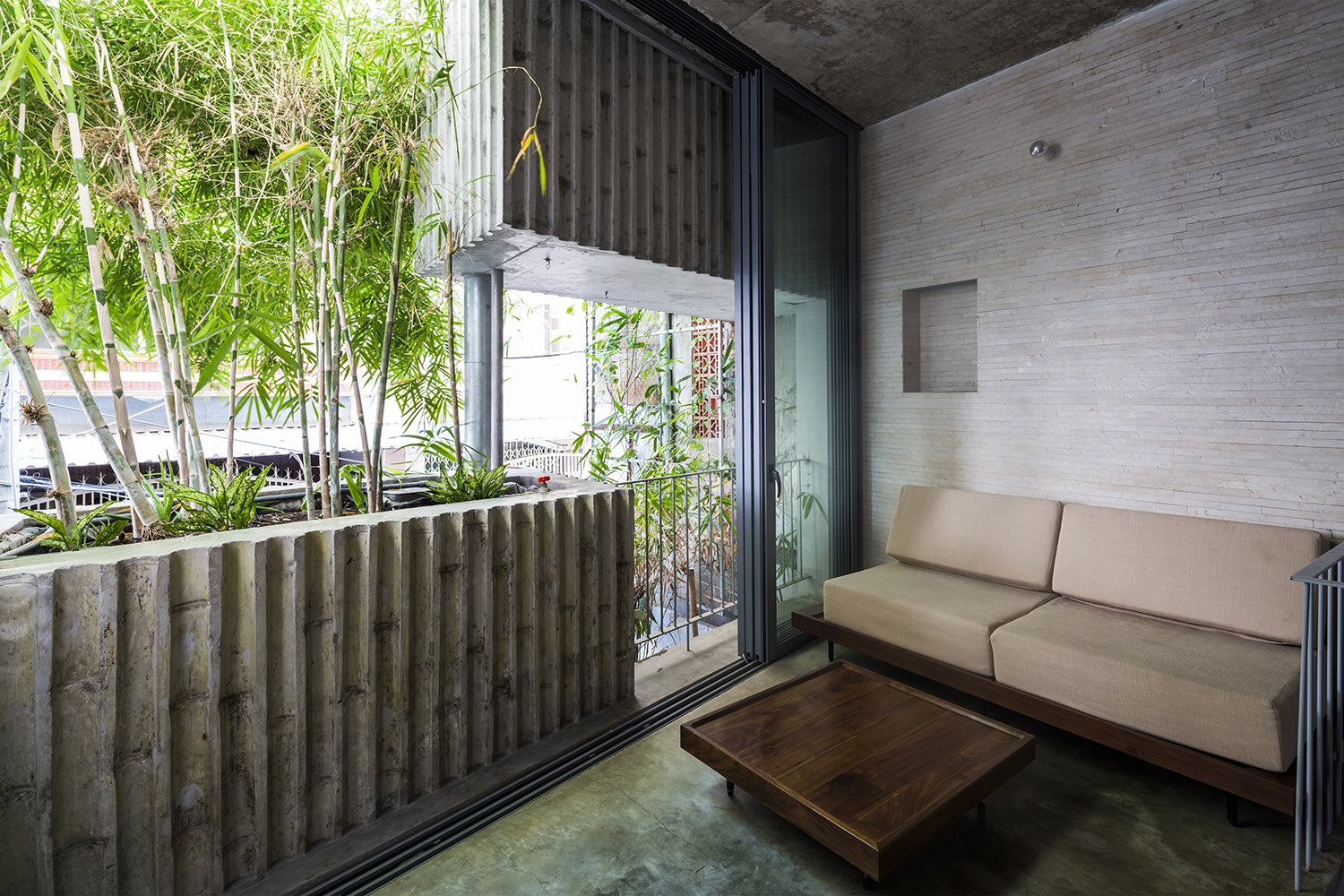 Căn nhà rợp bóng tre xanh tại Sài Gòn khiến ai đi qua cũng thích thú