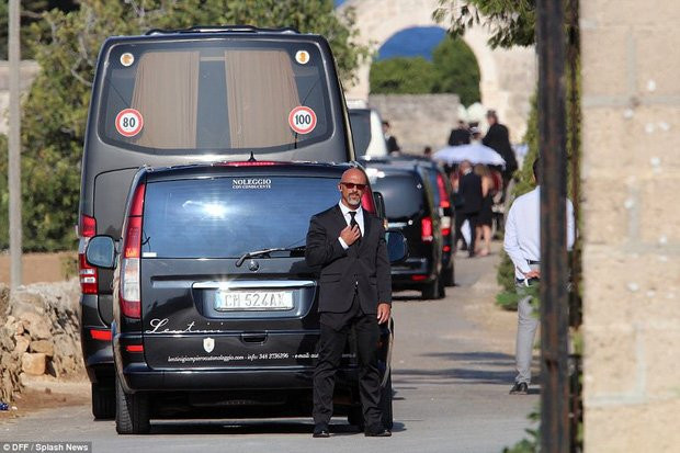 Đám cưới tiểu thư nhà tỷ phú: Chi hơn 500 tỷ đồng, thuê máy bay trực thăng đón khách