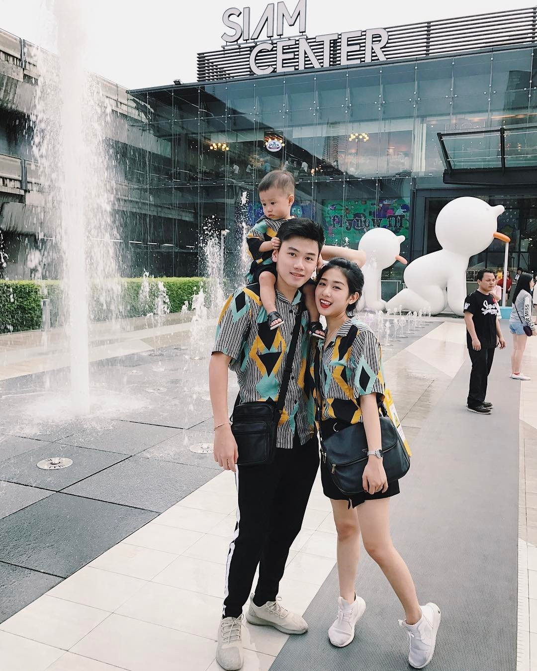 3 gia đình trẻ 'cả nhà đều đẹp' nổi tiếng trên mạng xã hội