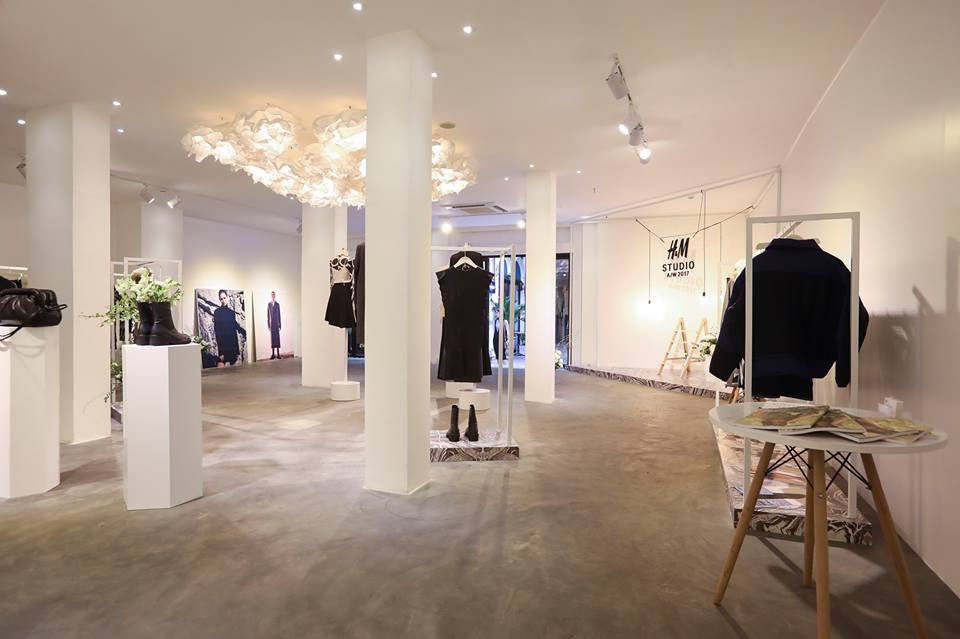 Sao Việt hồ hởi, dân tình háo hức chờ khai trương H&M tại TP.HCM