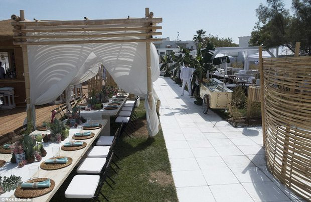 Đám cưới tiểu thư nhà tỷ phú: Chi hơn 500 tỷ đồng, thuê máy bay trực thăng đón khách