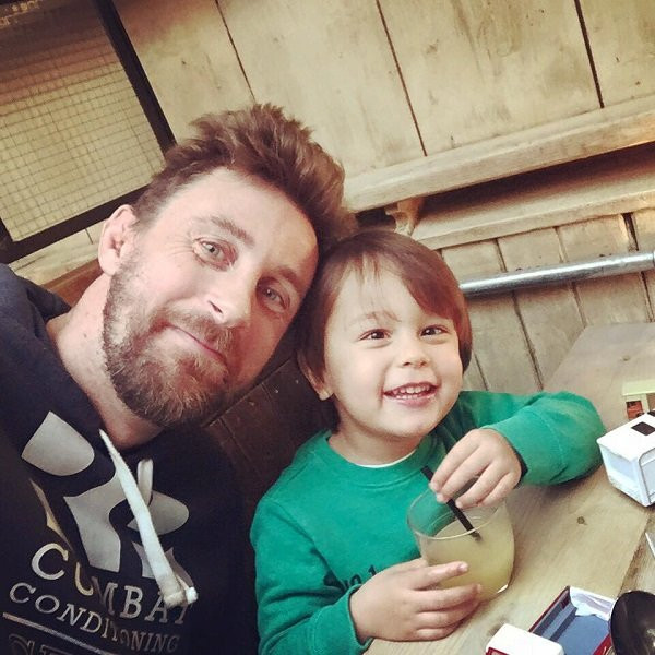 Ông bố chia sẻ 10 bài học đắt giá sau khi mất con trai khiến hàng nghìn người thức tỉnh