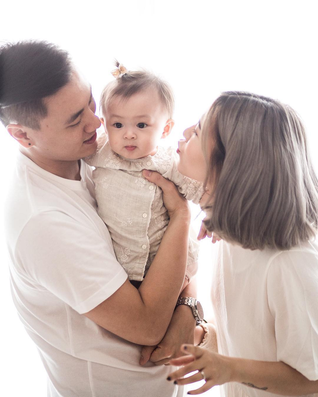 3 gia đình trẻ 'cả nhà đều đẹp' nổi tiếng trên mạng xã hội