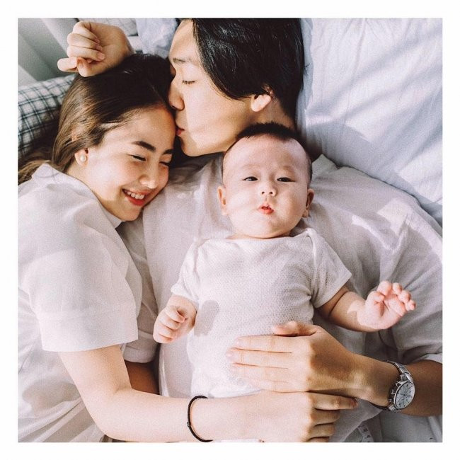 3 gia đình trẻ 'cả nhà đều đẹp' nổi tiếng trên mạng xã hội