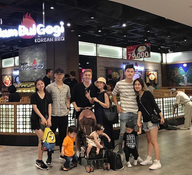 3 gia đình trẻ 'cả nhà đều đẹp' nổi tiếng trên mạng xã hội