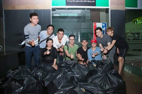 Đàm Vĩnh Hưng tất bật chạy show, Hồ Ngọc Hà nghỉ dưỡng cùng Kim Lý dịp nghỉ lễ