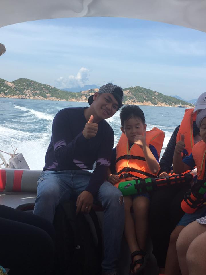 Đàm Vĩnh Hưng tất bật chạy show, Hồ Ngọc Hà nghỉ dưỡng cùng Kim Lý dịp nghỉ lễ