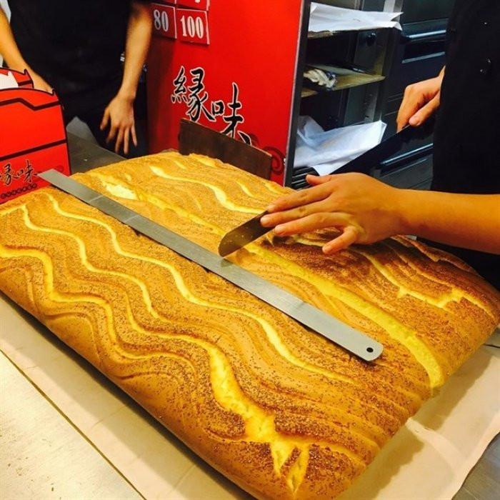 Nếm thử 4 món ăn vặt mới đang sốt xình xịch trên mạng xã hội