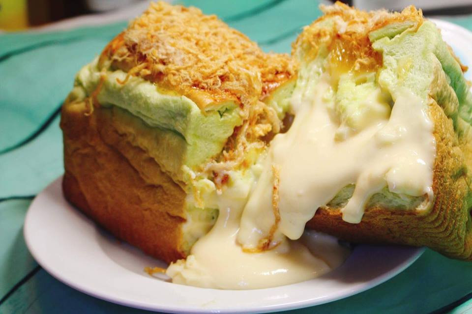 Nếm thử 4 món ăn vặt mới đang sốt xình xịch trên mạng xã hội