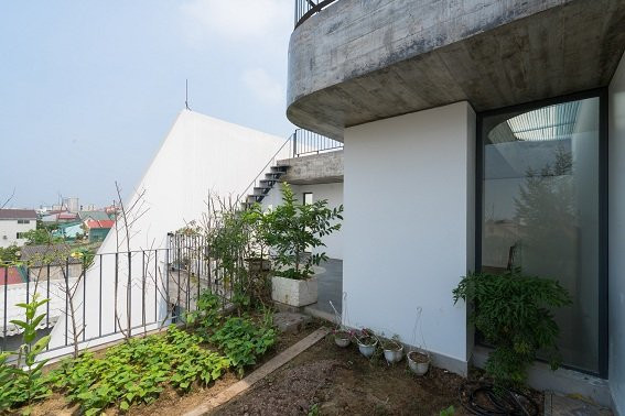 Ngất ngây với ngôi nhà mỗi tầng được thiết kế như một khu vườn xanh mướt