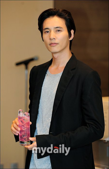 Những 'ông chú' U40 gây sốt của điện ảnh Hàn Quốc bởi 'trẻ mãi không chịu già'