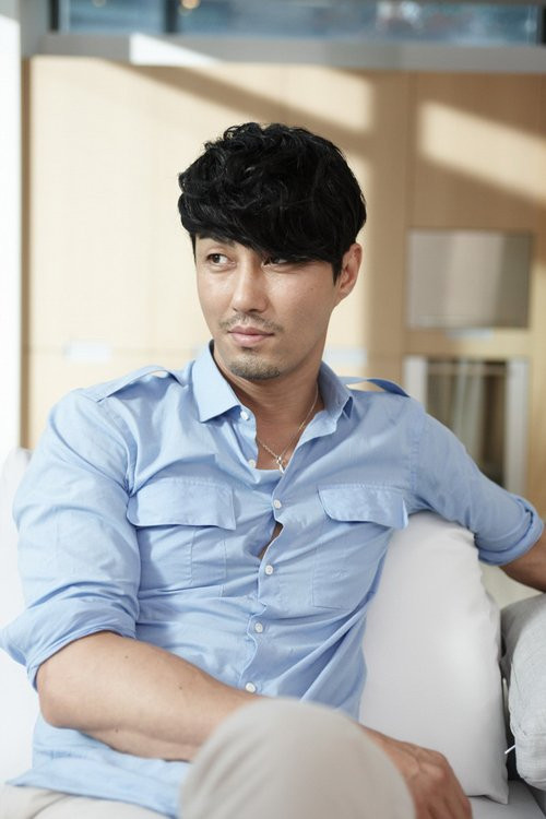 Những 'ông chú' U40 gây sốt của điện ảnh Hàn Quốc bởi 'trẻ mãi không chịu già'