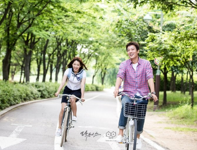 Những 'ông chú' U40 gây sốt của điện ảnh Hàn Quốc bởi 'trẻ mãi không chịu già'