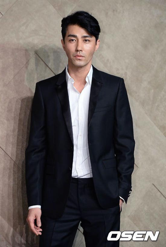 Những 'ông chú' U40 gây sốt của điện ảnh Hàn Quốc bởi 'trẻ mãi không chịu già'