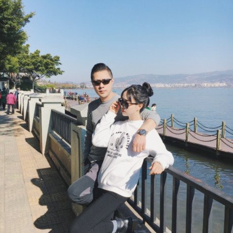 Ngỡ ngàng với gia đình 3 thế hệ trẻ trung, sành điệu từ bố cho đến mẹ và bà ngoại