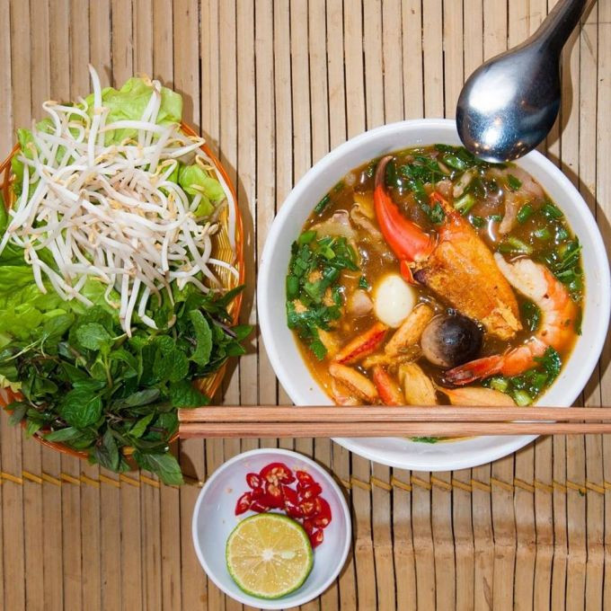 Vòng quanh Hà Nội thưởng thức những quán bánh canh ghẹ ngon đến nức lòng