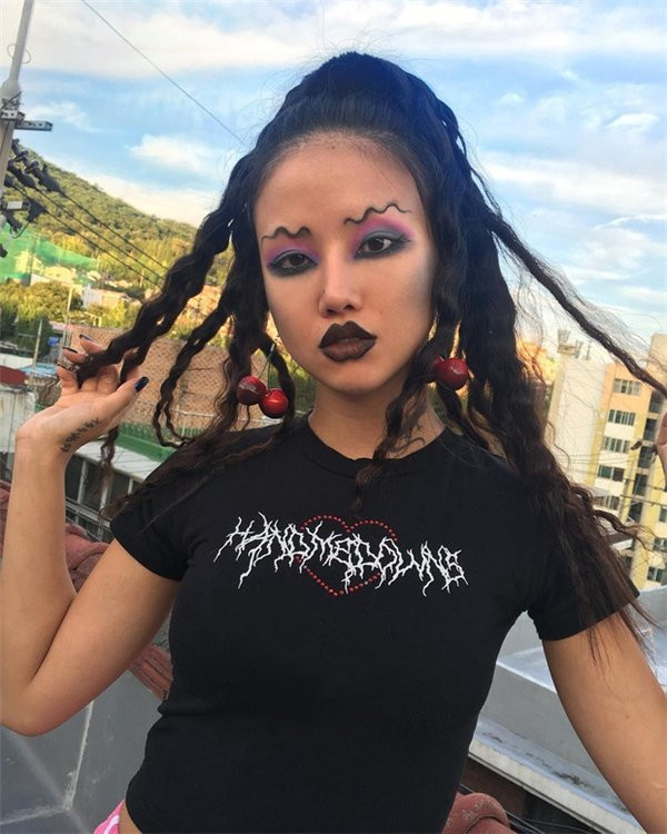 'Chết khiếp' ngắm những bộ chân mày thể hiện sự sáng tạo của chị em