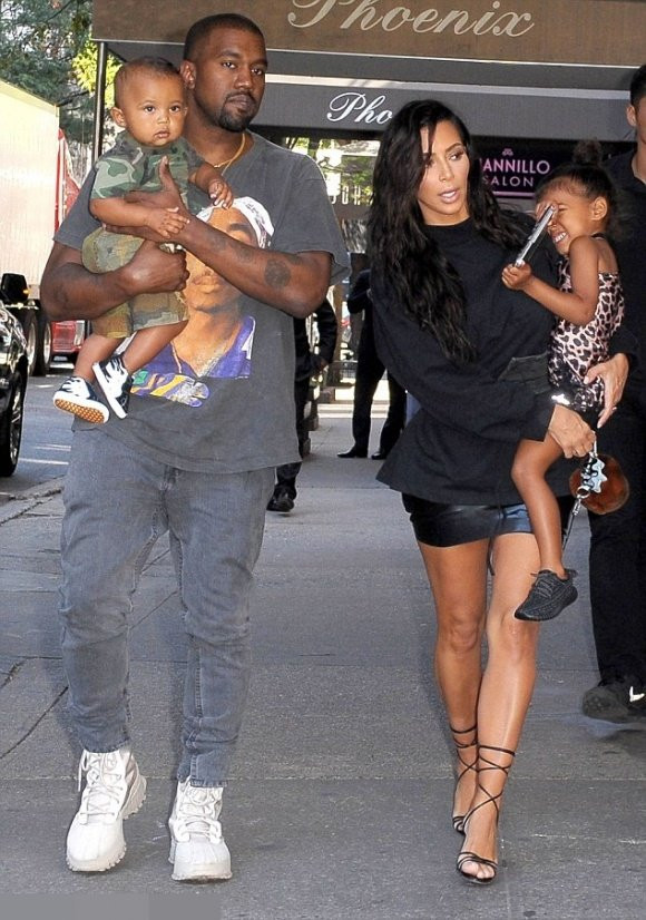 Mong muốn có con thứ 3, vợ chồng Kim Kardashian chi hơn 1 tỷ đồng nhờ người mang thai hộ